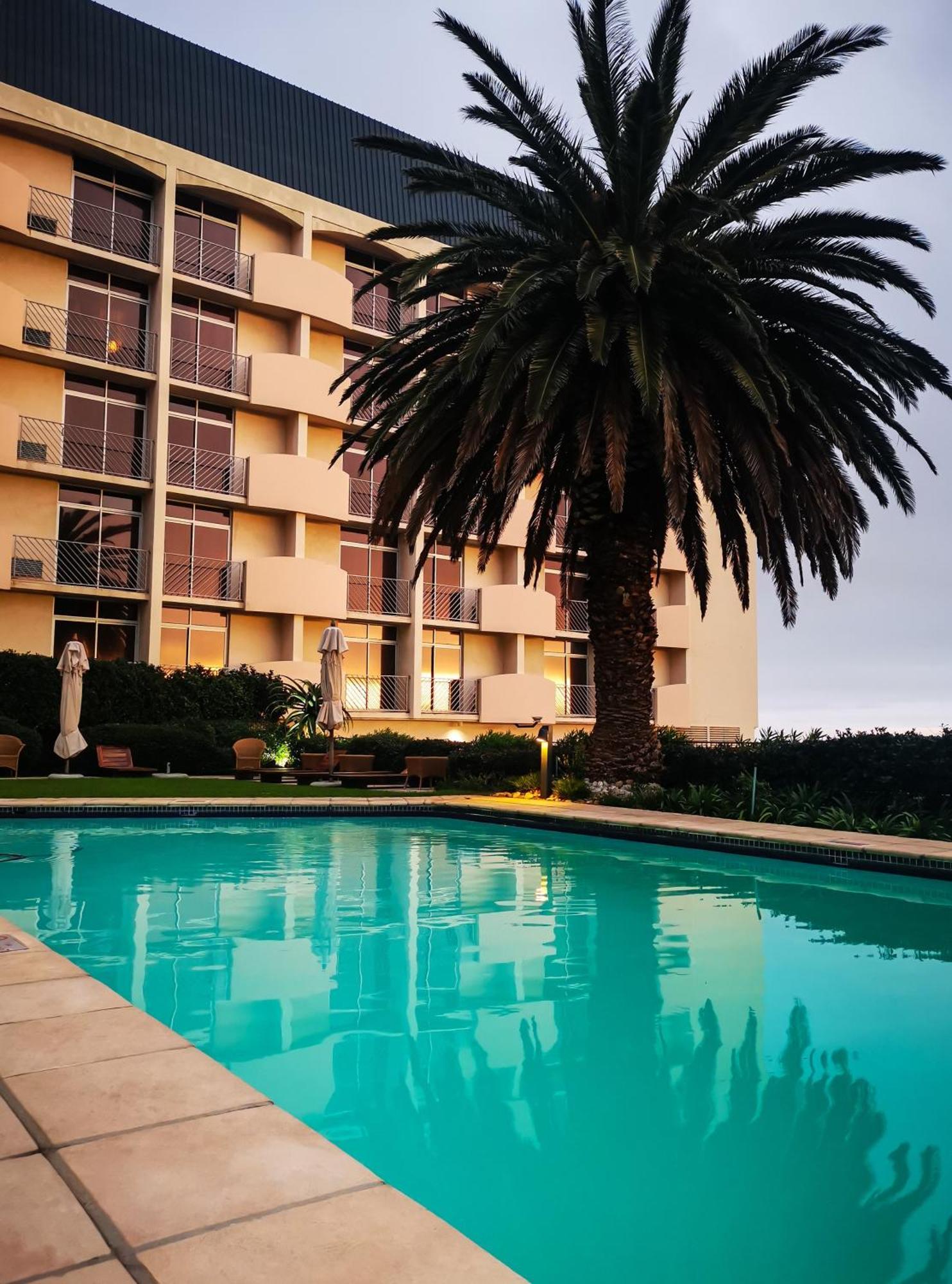 Garden Court Nelson Mandela Boulevard Кейптаун Екстериор снимка